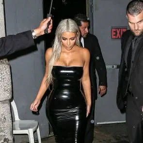 15-קים-קרדשיאן-סקסי