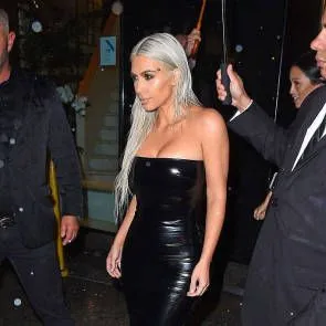 18-קים-קרדשיאן-סקסי