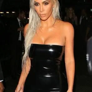 03-קים-קרדשיאן-סקסי