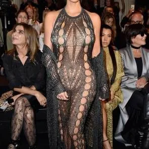 Kim Kardashian a la desfilada de moda de Balmain