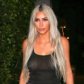 01 كيم كارداشيان انظر من خلال