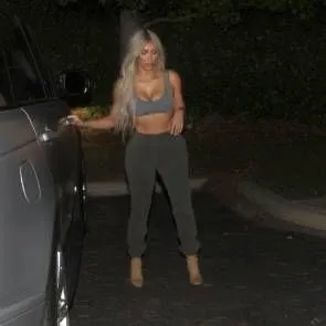 14-كيم كارداشيان مثير