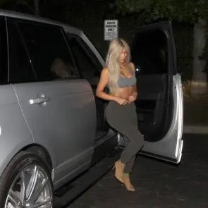 13- كيم كارداشيان مثير