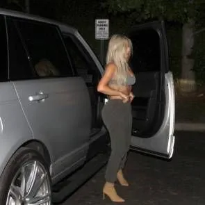 12- كيم كارداشيان مثير