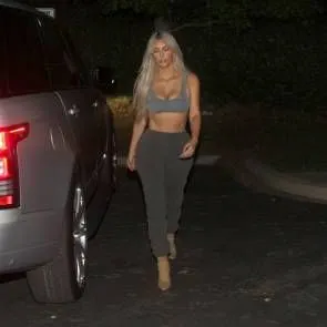 11- كيم كارداشيان مثير