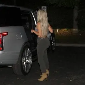 10- كيم كارداشيان مثير