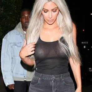 09 كيم كارداشيان انظر من خلال