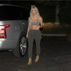 07 كيم كارداشيان مثير