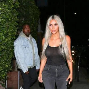 07 كيم كارداشيان انظر من خلال