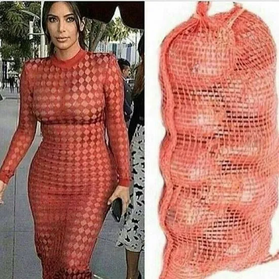 Kim Kardashian zlyhala v novom šate?