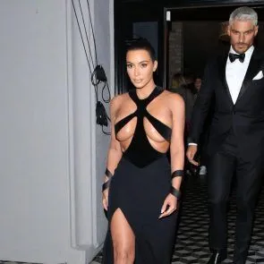 Ο Kim Kardashian είναι απελπισμένος για προσοχή!
