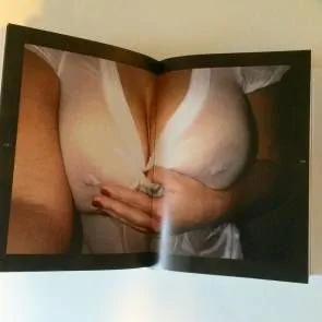 07-Kim-Kardashians-Ngực