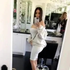 02-Kim-Kardashian-ass