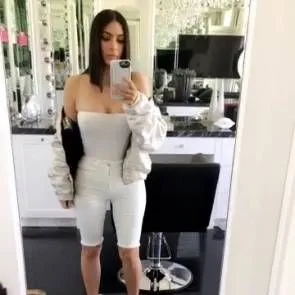 03-Kim-Kardashian-selfie