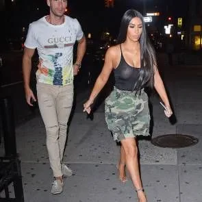 10-Kim-Kardashian-Braless