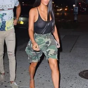 11-Kim-Kardashian-Braless