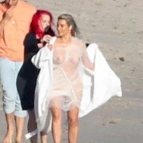 11-Kim-Kardashian-u toplesu-gola