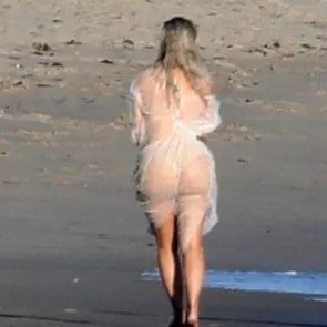 07-Kim-Kardashian-u toplesu-gola