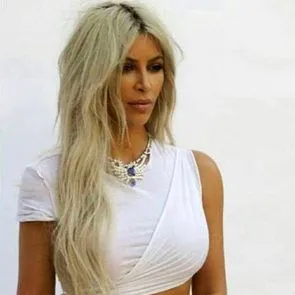 06- 김 -Kardashian- 섹시-바이올렛-그레이