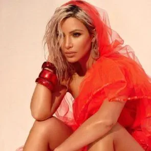 14-Kim-Kardashian-Topless