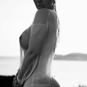 01-Kim-Kardashian-Topless