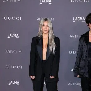 03-Kim-Kardashian-Braless-Boobs-διάσπαση