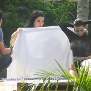 Kim Kardashian i svart svart mesh