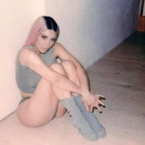 14-キム-カーダシアン-トップレス-セクシー