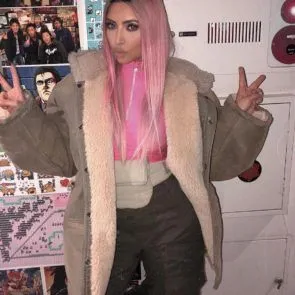 02-キム-カーダシアン-トップレス-セクシー