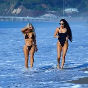 13-Kim-Kardashian-Sexy-Đen-Bikini