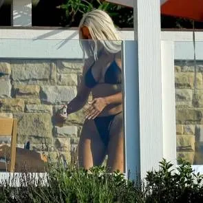 17-Kim-Kardashian-Sexy-Đen-Bikini