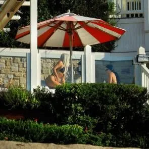 04-Kim-Kardashian-Sexy-Đen-Bikini