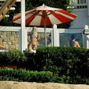 06-Kim-Kardashian-Sexy-Đen-Bikini