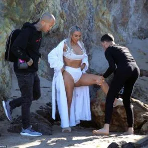 02-கிம்-கர்தாஷியன்-கவர்ச்சி-பெரிய-ஆஸ்