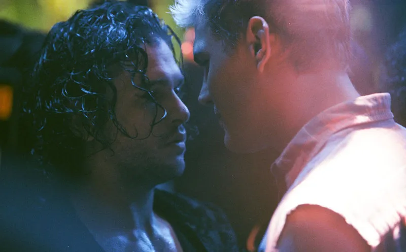 キットハリントン上半身裸