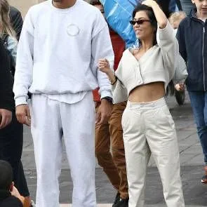 11-Kourtney-Kardashian-See-Through