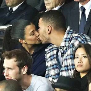 12-Kourtney-Kardashian-See-Through