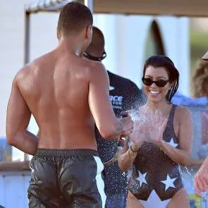 15-Kourtney-Kardashian-See-Through