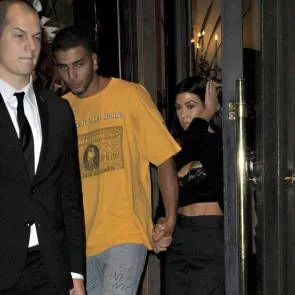 06-Kourtney-Kardashian-See-Through