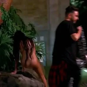 10-Kourtney-Kardashian-Nue