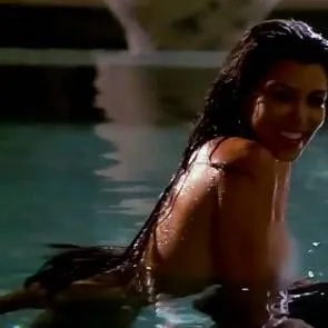 15-Kourtney-Kardashian-Nue