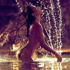 09-Kourtney-Kardashian-Naken