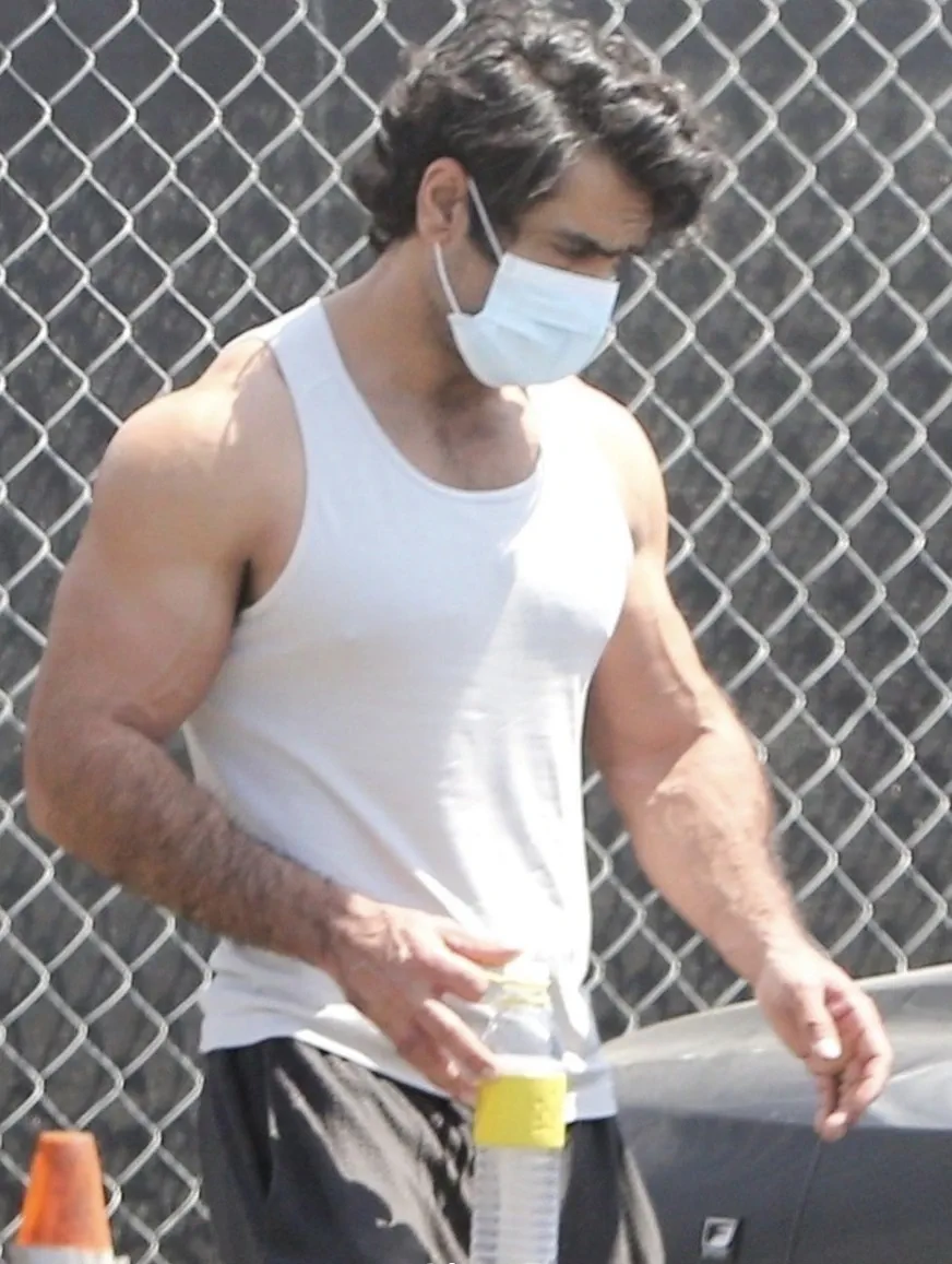 Kumail Nanjiani sexy pics