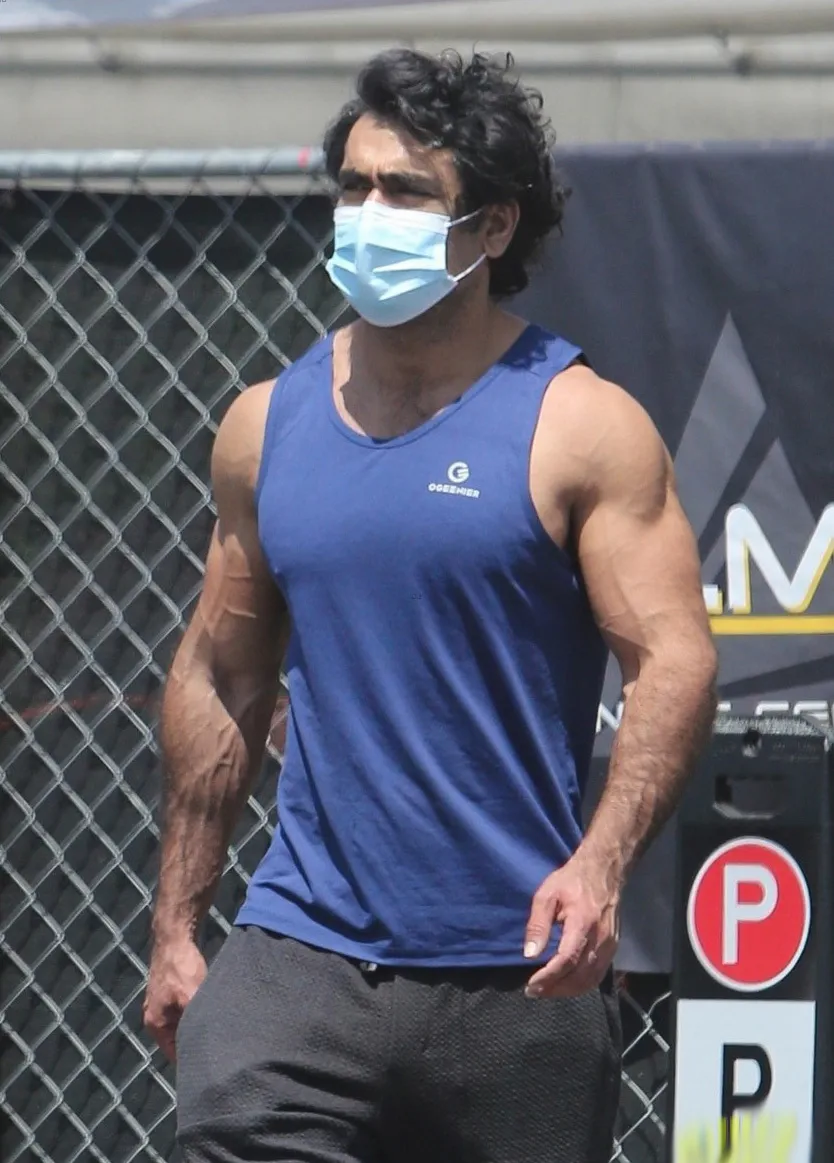 Kumail Nanjiani oops photos