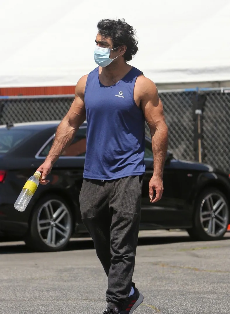 Kumail Nanjiani bulge shots