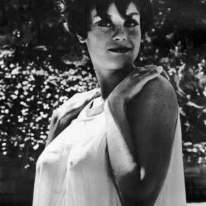 lana-mediena-nuogas-07