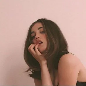 23-Laura-Kokinova-vuotanut-alaston-kasvot