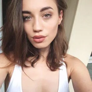 16-Laura-Kokinova-vuotanut-alaston-kasvot