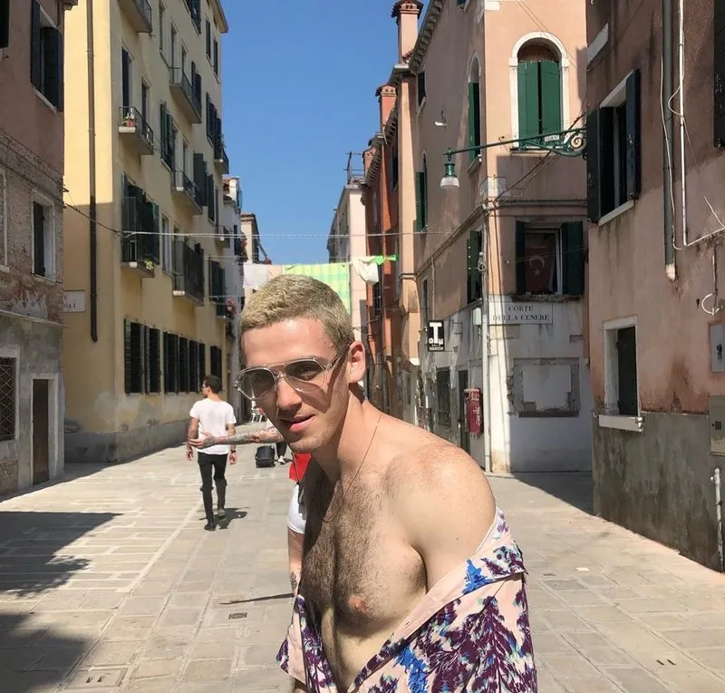 Lauv nude