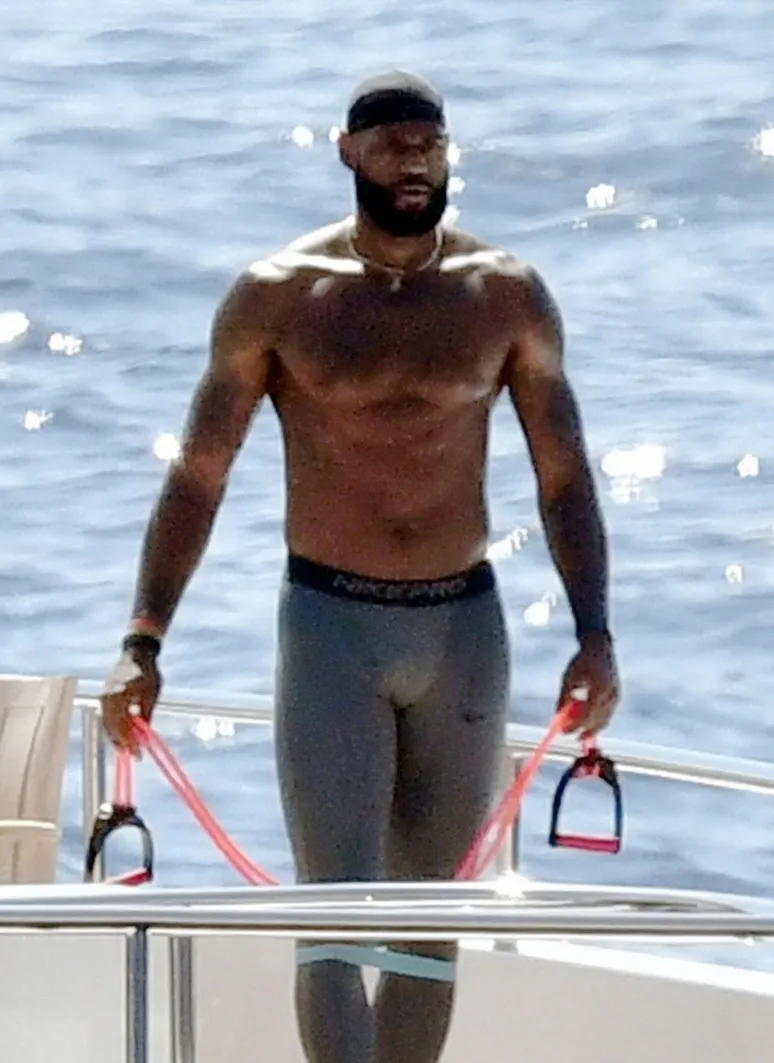 Lebron James naked shots